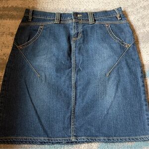 Daisy Fuentes Size 8 Denim Pencil Skirt